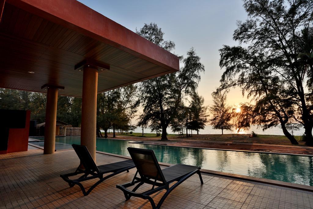 Coriacea Beachfront Boutique Phuket - Sha Отель