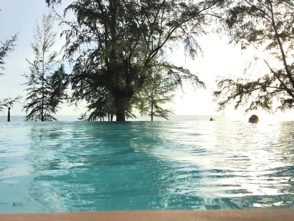 Coriacea Beachfront Boutique Phuket - Sha Отель