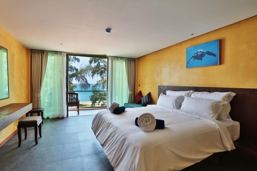 Coriacea Beachfront Boutique Phuket - Sha होटल 4*